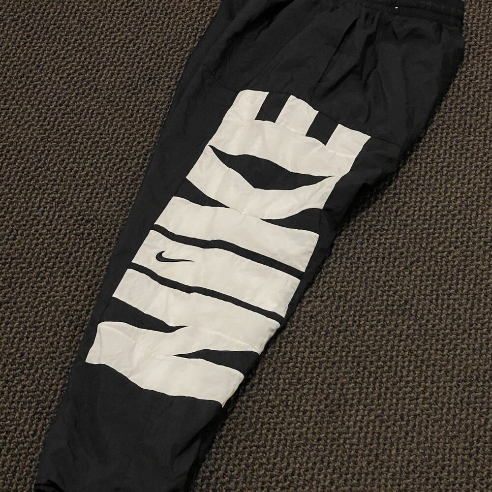 Nike Basketball Pants Men’s Size M Black White Logo Vintage Style